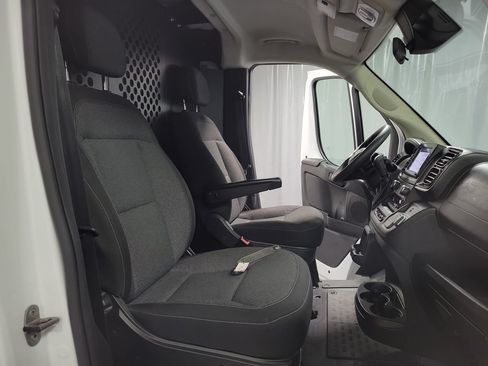 Used 2025 RAM ProMaster 2500 w/ U-Haul Equipment Group FWD image 35