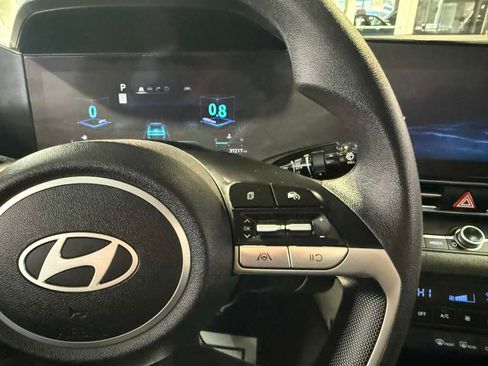 Used 2024 Hyundai Elantra SEL FWD image 11