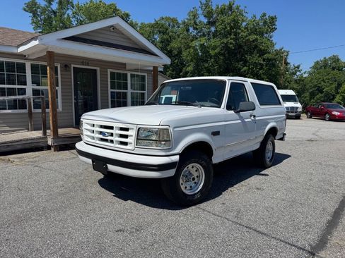 Used 1996 Ford Bronco XLT AWD/4WD image 2