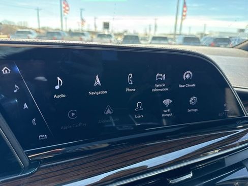 Used 2023 Cadillac Escalade Premium Luxury AWD/4WD image 36