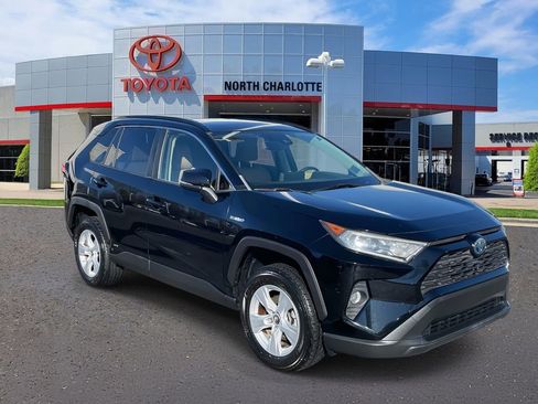 Used 2019 Toyota RAV4 XLE AWD/4WD image 1