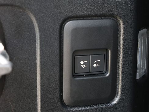 Used 2023 Land Rover Defender 110 X-Dynamic SE AWD/4WD image 9