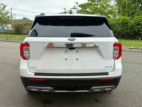 Used 2021 Ford Explorer XLT w/ Equipment Group 202A AWD/4WD image 4