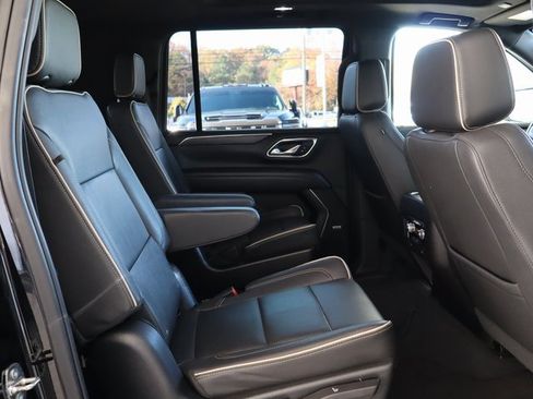 Used 2023 GMC Yukon XL SLT image 48