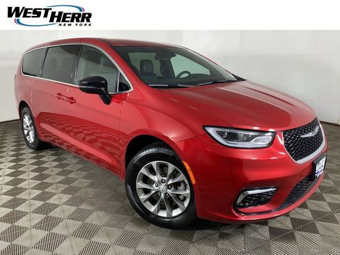 Used 2026 Chrysler Pacifica Select AWD/4WD image 1