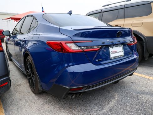 Used 2026 Toyota Camry SE w/ Convenience Package FWD image 6