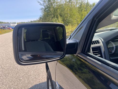 Used 2019 RAM 1500 Express image 10