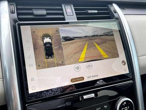 Certified 2025 Land Rover Discovery Dynamic SE AWD/4WD image 22