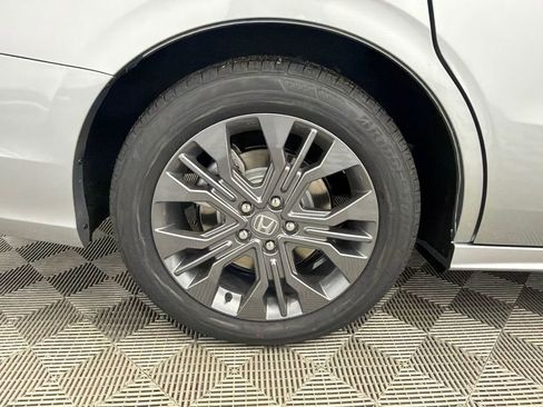 New 2026 Honda Odyssey Touring image 18