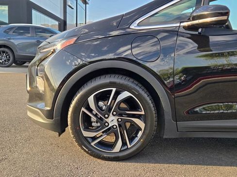Used 2023 Chevrolet Bolt LT w/ Infotainment Package FWD image 9