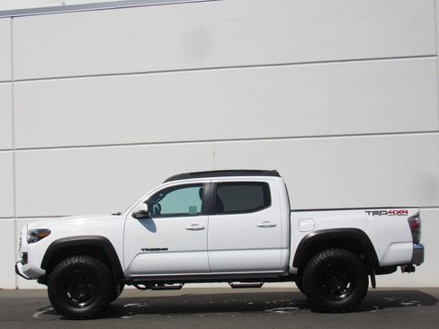 Used 2023 Toyota Tacoma TRD Off-Road AWD/4WD image 4