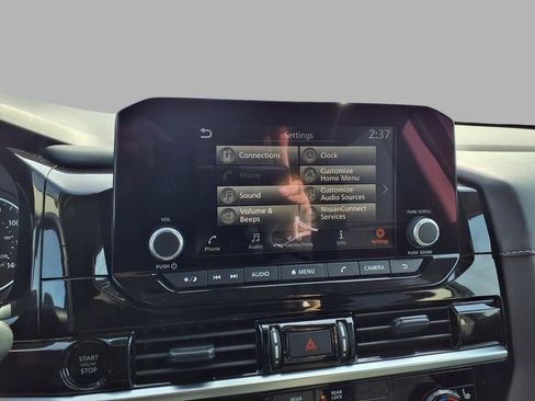 Certified 2025 Nissan Pathfinder SV image 7