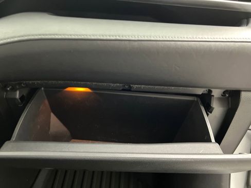 Used 2020 Toyota Highlander XLE image 28