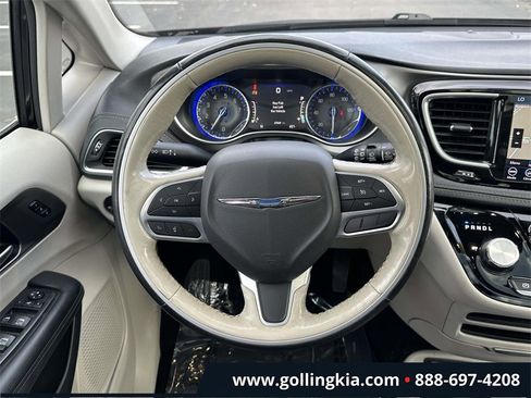 Used 2019 Chrysler Pacifica Limited image 15