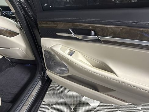 Used 2018 Genesis G90 3.3T Premium image 32