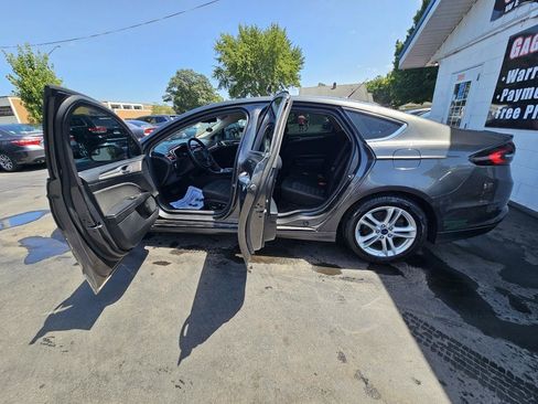 Used 2018 Ford Fusion SE FWD image 23