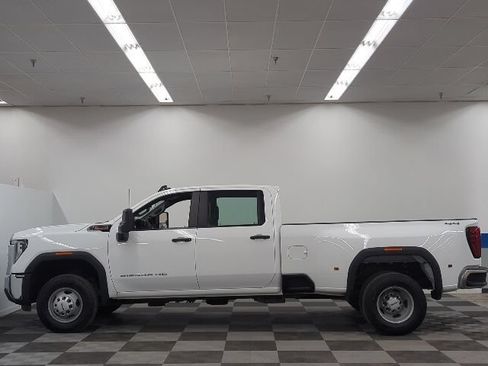 Used 2024 GMC Sierra 3500 Pro AWD/4WD image 4