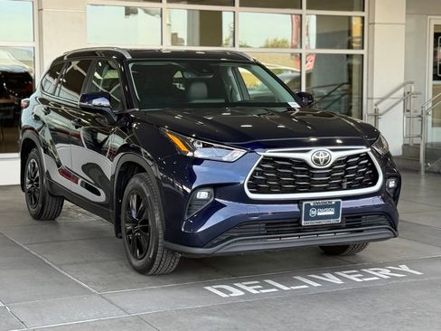 Used 2023 Toyota Highlander XLE image 8