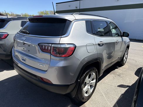 Used 2018 Jeep Compass Latitude w/ Popular Equipment Group AWD/4WD image 7