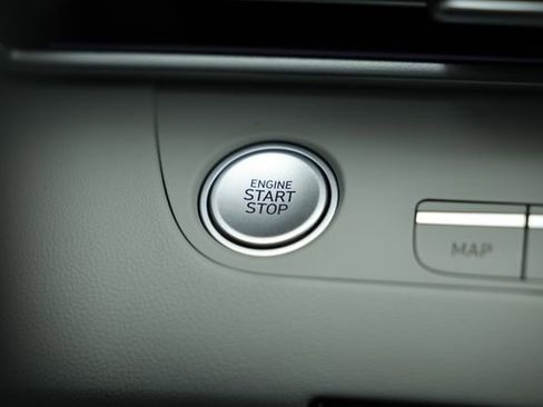 New 2025 Hyundai Elantra Limited image 15