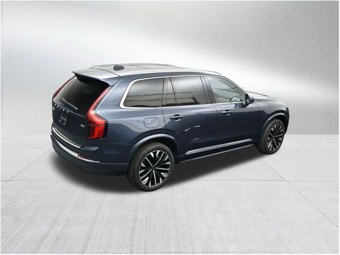 New 2026 Volvo XC90 B6 Plus w/ Protection Package Premier AWD/4WD image 17