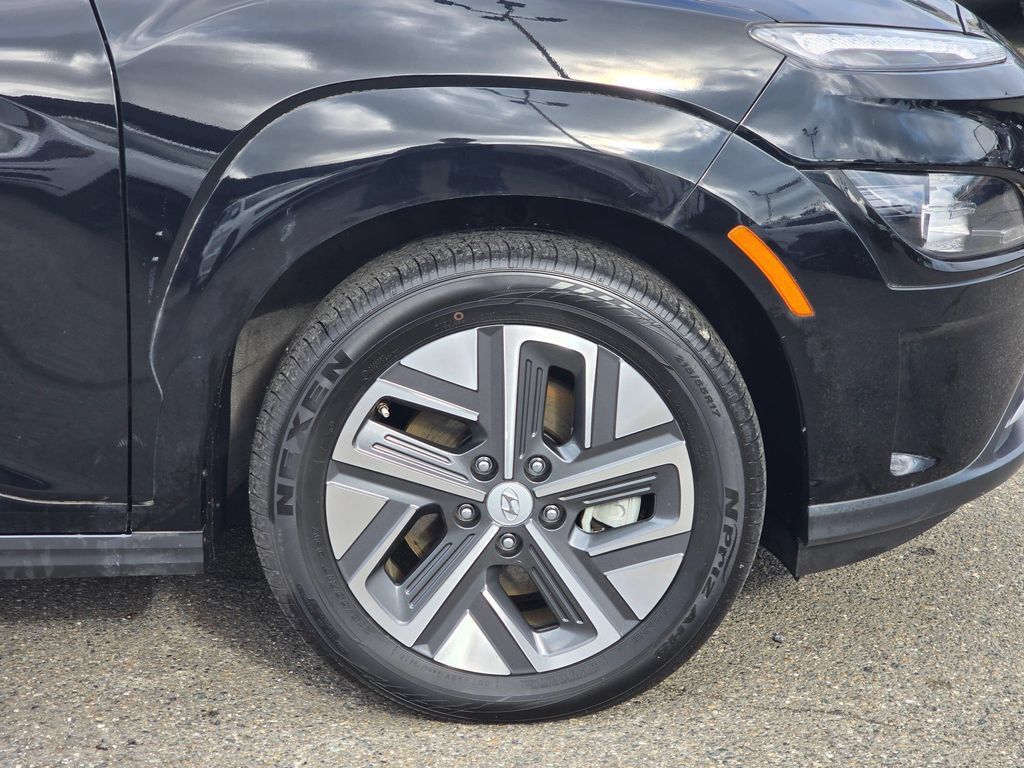 Used 2023 Hyundai Kona SE FWD image 9