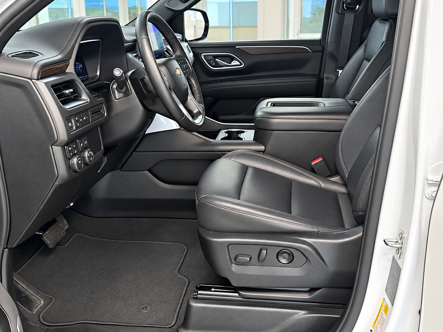 Used 2024 Chevrolet Suburban LT AWD/4WD image 9