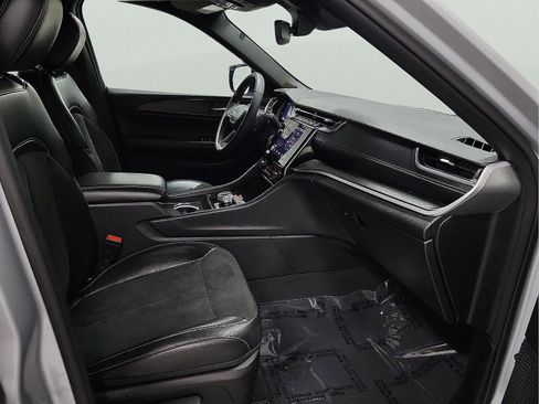 Used 2024 Jeep Grand Cherokee Altitude image 13