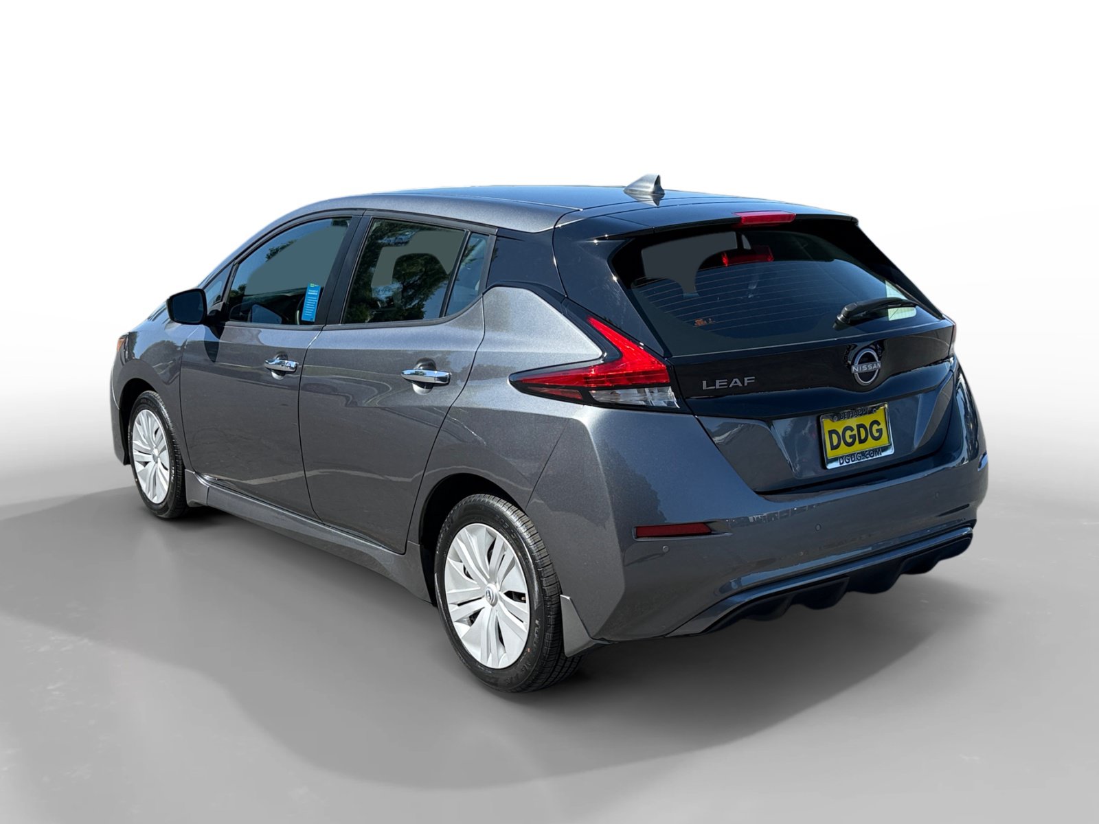 Used 2025 Nissan Leaf S FWD image 3