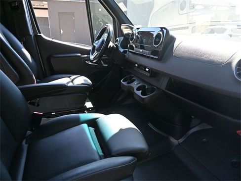 Used 2023 Mercedes-Benz Sprinter 2500 image 19