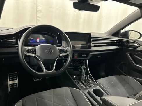 Used 2025 Volkswagen Jetta Sport FWD image 17