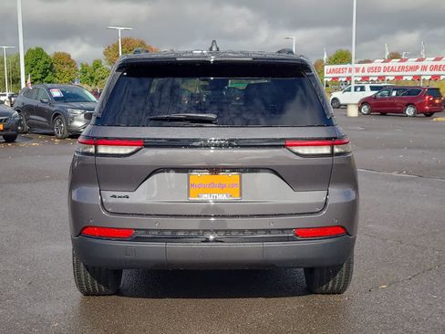 New 2025 Jeep Grand Cherokee Altitude w/ Trailer Tow Package image 13