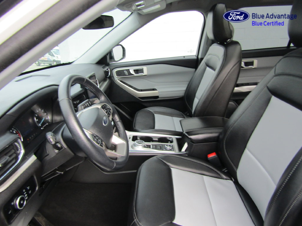 Certified 2023 Ford Explorer XLT w/ Equipment Group 202A AWD/4WD image 3