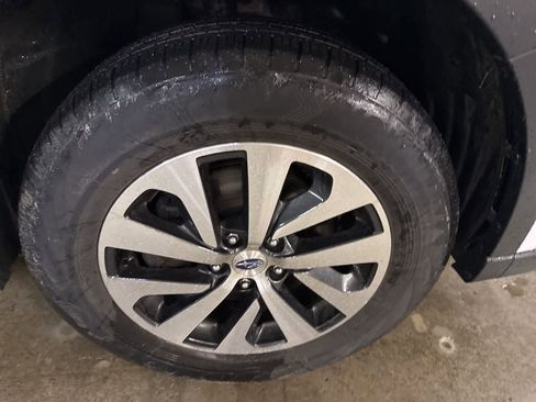 Used 2023 Subaru Outback Premium image 5