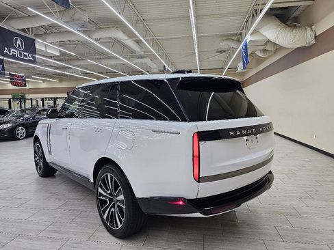 Used 2025 Land Rover Range Rover SE AWD/4WD image 8