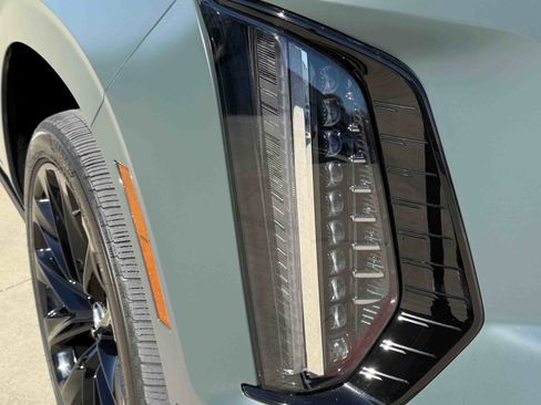 Used 2025 Cadillac Escalade V w/ LPO, ONYX Package image 30