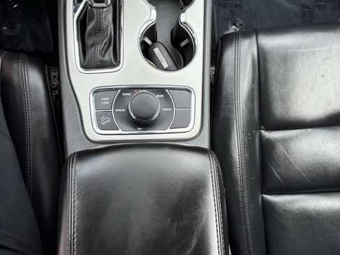 Used 2019 Jeep Grand Cherokee Limited AWD/4WD image 14