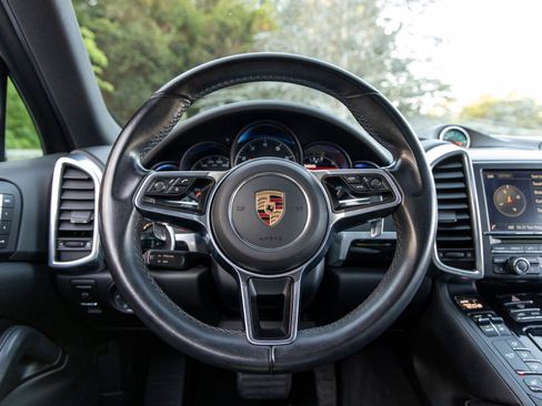Used 2016 Porsche Cayenne image 29