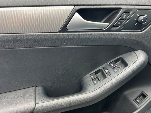 Used 2017 Volkswagen Jetta S image 8