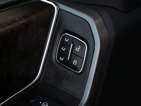 Used 2025 Ford F250 Lariat w/ Chrome Package image 36