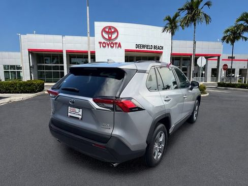Used 2022 Toyota RAV4 XLE w/ Convenience Package AWD/4WD image 7