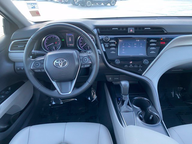 Used 2018 Toyota Camry SE w/ Moonroof Package FWD image 8