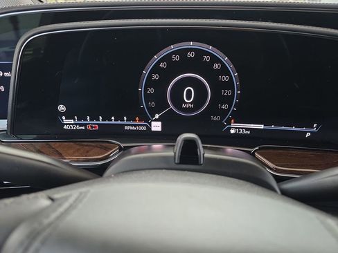 Used 2021 Cadillac Escalade Premium Luxury Platinum image 12