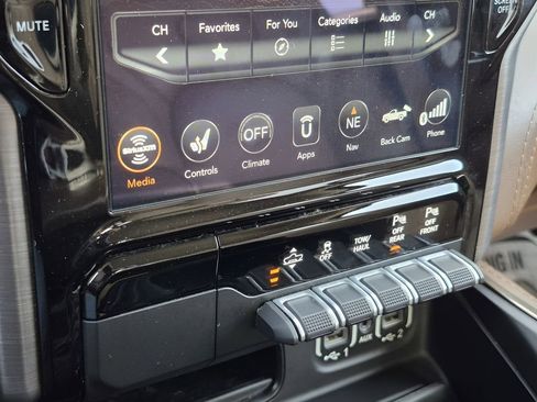 Used 2020 RAM 1500 Limited image 15