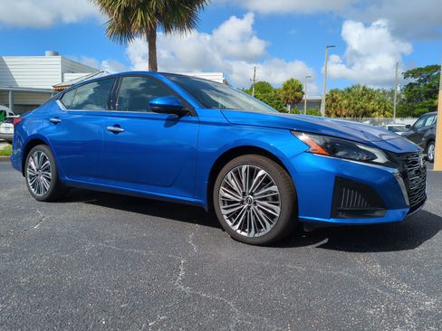 New 2025 Nissan Altima 2.5 SL image 2