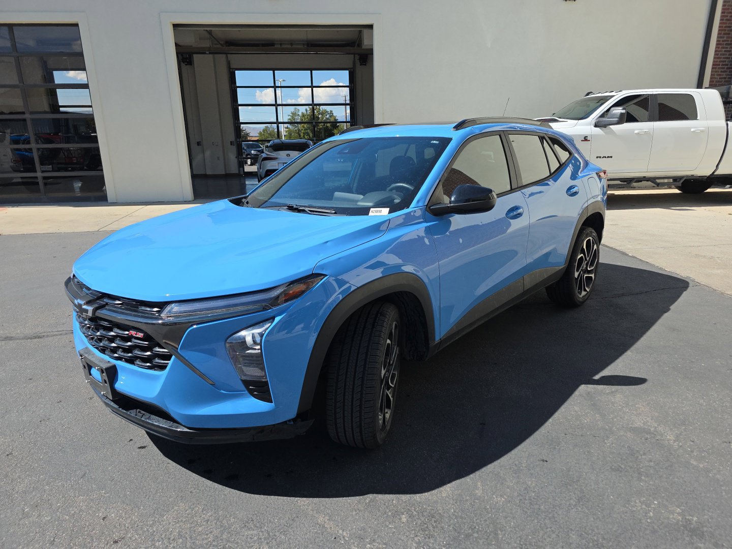 Used 2024 Chevrolet Trax RS w/ Sunroof Package FWD image 3