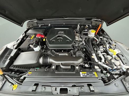 Used 2022 Jeep Wrangler Unlimited Sahara w/ Cold Weather Group image 16