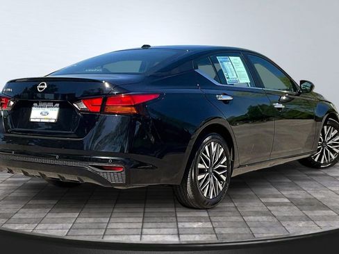 Used 2025 Nissan Altima 2.5 SV FWD image 6