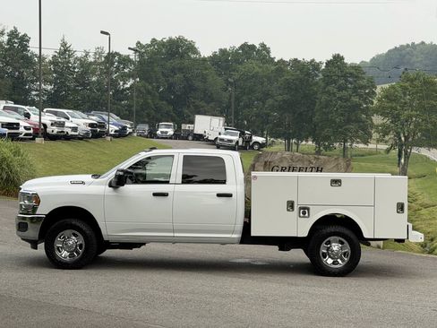 Used 2023 RAM 2500 Tradesman w/ Chrome Appearance Group AWD/4WD image 2