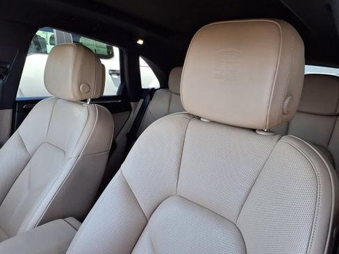 Used 2023 Porsche Macan AWD/4WD image 14